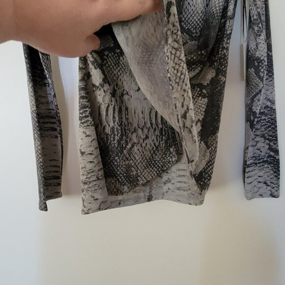 1 stage  long sleeve faux cross body snake print Light and dark gray - Picture 6 of 6